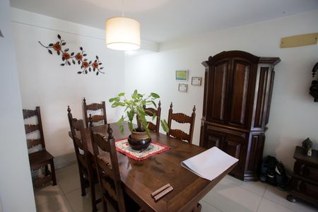 Apartamento à venda com 120m², 4 quartos e 2 vagasSala