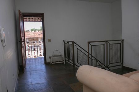 sala  de casa para alugar com 4 quartos, 400m² em Cachoeirinha, Belo Horizonte