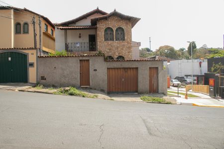 Casa para alugar com 400m², 4 quartos e 10 vagasinstalação de placa