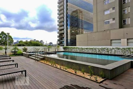 Studio à venda com 34m², 0 quarto e 1 vaga Studio à venda com 34m², 0 quarto e 1 vagaPiscina