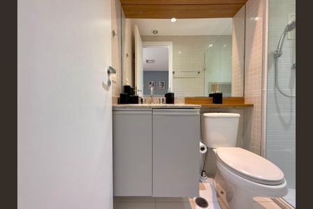Studio à venda com 34m², 0 quarto e 1 vaga Studio à venda com 34m², 0 quarto e 1 vagaBanheiro