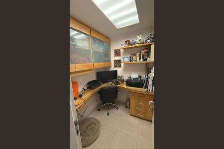 Apartamento à venda com 130m², 4 quartos e 3 vagasEscritório