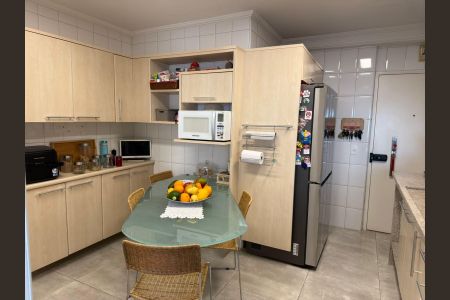 Apartamento à venda com 130m², 4 quartos e 3 vagasCozinha