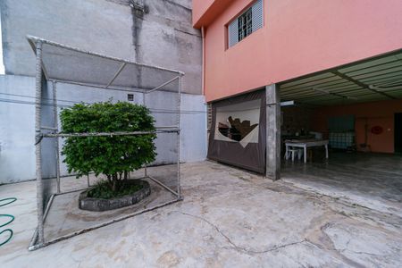 Casa para alugar com 240m², 2 quartos e 2 vagas Casa para alugar com 240m², 2 quartos e 2 vagasQuintal