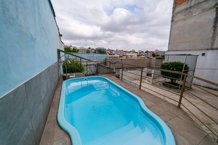 Casa para alugar com 240m², 2 quartos e 2 vagas Casa para alugar com 240m², 2 quartos e 2 vagasPiscina
