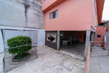 Casa para alugar com 240m², 2 quartos e 2 vagas Casa para alugar com 240m², 2 quartos e 2 vagasQuintal