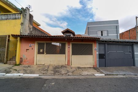 Casa para alugar com 240m², 2 quartos e 2 vagas Casa para alugar com 240m², 2 quartos e 2 vagasFachada