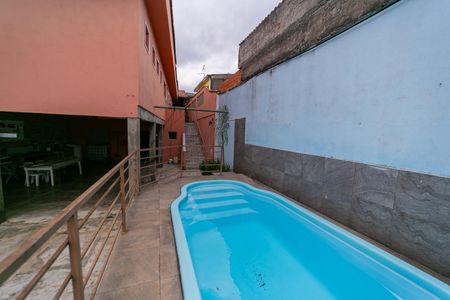 Casa para alugar com 240m², 2 quartos e 2 vagas Casa para alugar com 240m², 2 quartos e 2 vagasPiscina