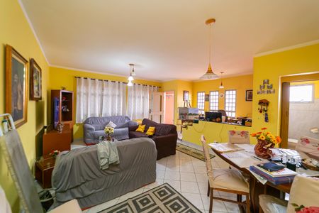 Casa para alugar com 240m², 2 quartos e 2 vagas Casa para alugar com 240m², 2 quartos e 2 vagasSala