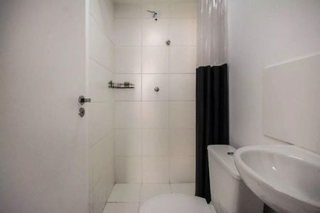 Banheiro de kitnet/studio à venda com 1 quarto, 17m² em Vila Mangalot, São Paulo