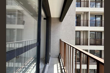 Studio para alugar com 27m², 1 quarto e sem vaga Studio para alugar com 27m², 1 quarto e sem vagaVaranda