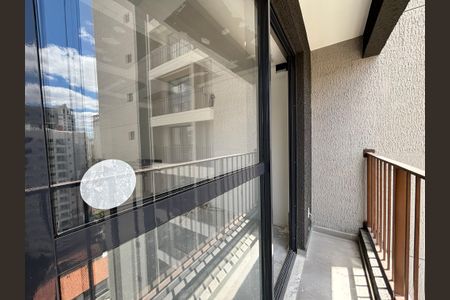 Studio para alugar com 27m², 1 quarto e sem vaga Studio para alugar com 27m², 1 quarto e sem vagaVaranda