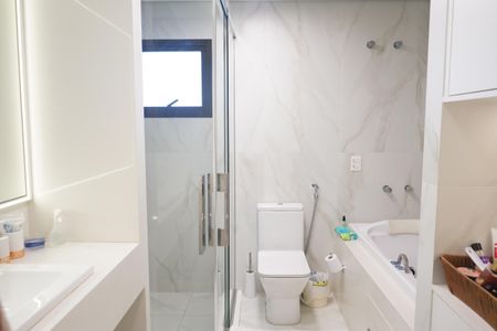 Apartamento à venda com 200m², 3 quartos e 3 vagasBanheiro da Suíte 1