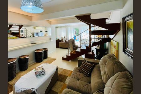 Casa de condomínio à venda com 247m², 3 quartos e 4 vagasSala