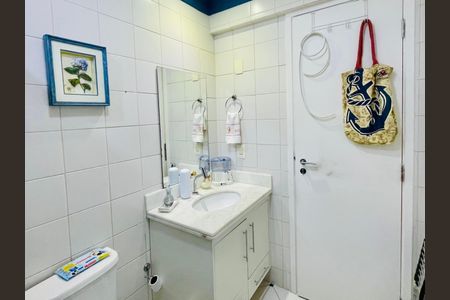 Casa de condomínio à venda com 247m², 3 quartos e 4 vagasBanheiro 3