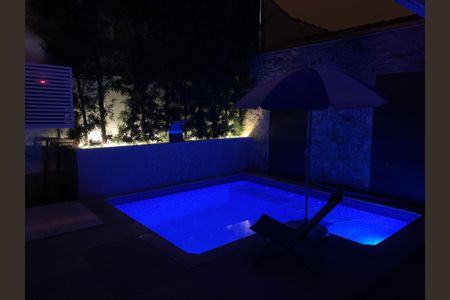 Casa de condomínio à venda com 247m², 3 quartos e 4 vagasPiscina