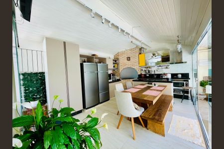 Casa de condomínio à venda com 247m², 3 quartos e 4 vagasEspaço Gourmet