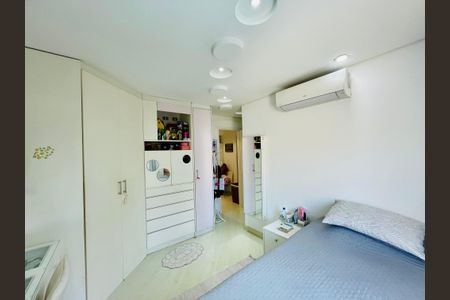 Casa de condomínio à venda com 247m², 3 quartos e 4 vagasQuarto 2