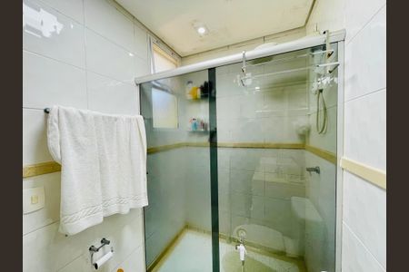 Casa de condomínio à venda com 247m², 3 quartos e 4 vagasBanheiro 1