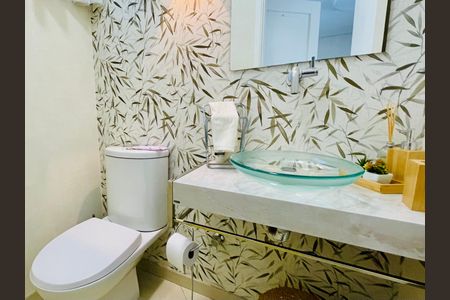 Casa de condomínio à venda com 247m², 3 quartos e 4 vagasBanheiro 4