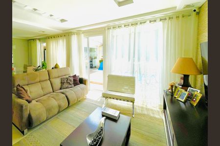 Casa de condomínio à venda com 247m², 3 quartos e 4 vagasSala de TV