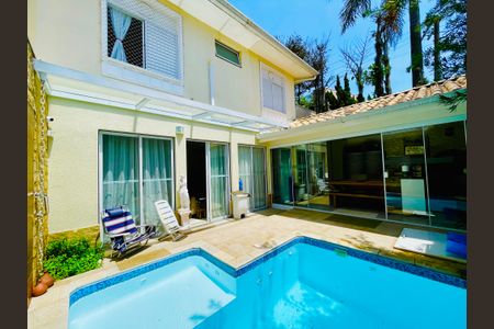 Casa de condomínio à venda com 247m², 3 quartos e 4 vagasPiscina