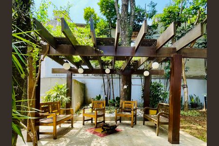 Casa de condomínio à venda com 247m², 3 quartos e 4 vagasLounge