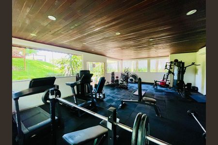 Casa de condomínio à venda com 247m², 3 quartos e 4 vagasAcademia