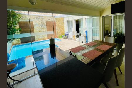 Casa de condomínio à venda com 247m², 3 quartos e 4 vagasÁrea gourmet