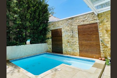 Casa de condomínio à venda com 247m², 3 quartos e 4 vagasPiscina