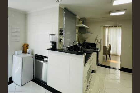 Casa de condomínio à venda com 247m², 3 quartos e 4 vagasCozinha