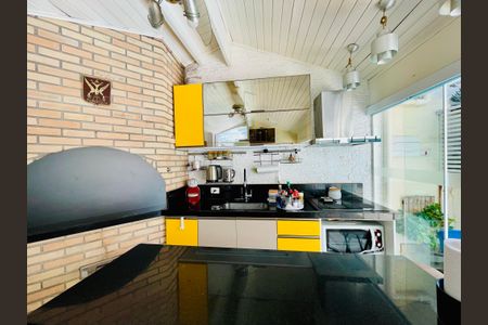 Casa de condomínio à venda com 247m², 3 quartos e 4 vagasChurrasqueira