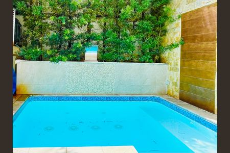 Casa de condomínio à venda com 247m², 3 quartos e 4 vagasPiscina