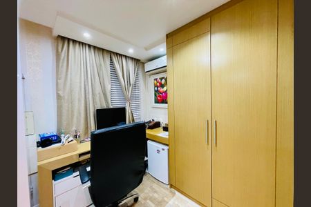 Casa de condomínio à venda com 247m², 3 quartos e 4 vagasQuarto 1