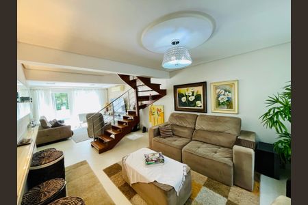 Casa de condomínio à venda com 247m², 3 quartos e 4 vagasSala