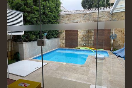 Casa de condomínio à venda com 247m², 3 quartos e 4 vagasPiscina