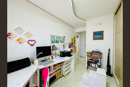 Casa de condomínio à venda com 247m², 3 quartos e 4 vagasQuarto 3