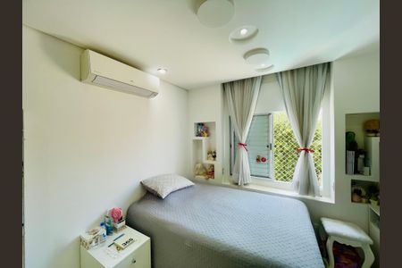 Casa de condomínio à venda com 247m², 3 quartos e 4 vagasQuarto 2