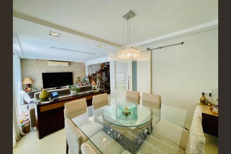 Casa de condomínio à venda com 247m², 3 quartos e 4 vagasSala de Jantar