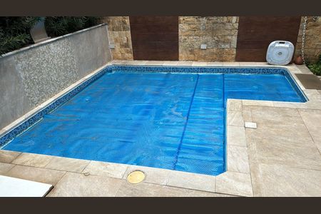 Casa de condomínio à venda com 247m², 3 quartos e 4 vagasPiscina