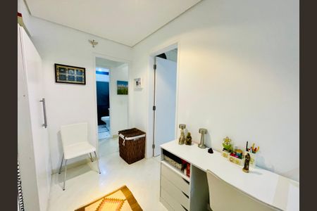 Casa de condomínio à venda com 247m², 3 quartos e 4 vagasHall quartos