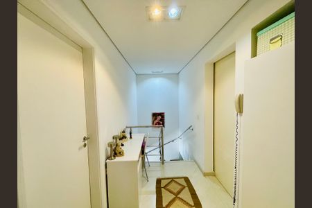 Casa de condomínio à venda com 247m², 3 quartos e 4 vagasHall quartos