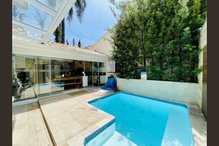 Casa de condomínio à venda com 247m², 3 quartos e 4 vagasPiscina