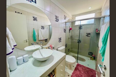 Casa de condomínio à venda com 247m², 3 quartos e 4 vagasBanheiro 2