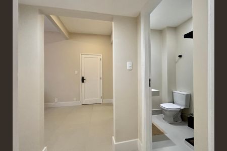 Apartamento à venda com 85m², 2 quartos e sem vagaBanheiro social