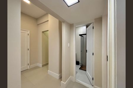 Apartamento à venda com 85m², 2 quartos e sem vagaBanheiro social