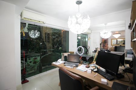 Casa à venda com 190m², 3 quartos e 3 vagas Casa à venda com 190m², 3 quartos e 3 vagasEscritórioio