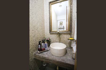 Lavabo de casa para alugar com 3 quartos, 190m² em Vila Olímpia, São Paulo