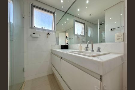 Apartamento à venda com 146m², 3 quartos e 3 vagasBanheiro Suíte 3