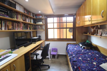 Casa de condomínio à venda com 130m², 4 quartos e 5 vagasSuíte